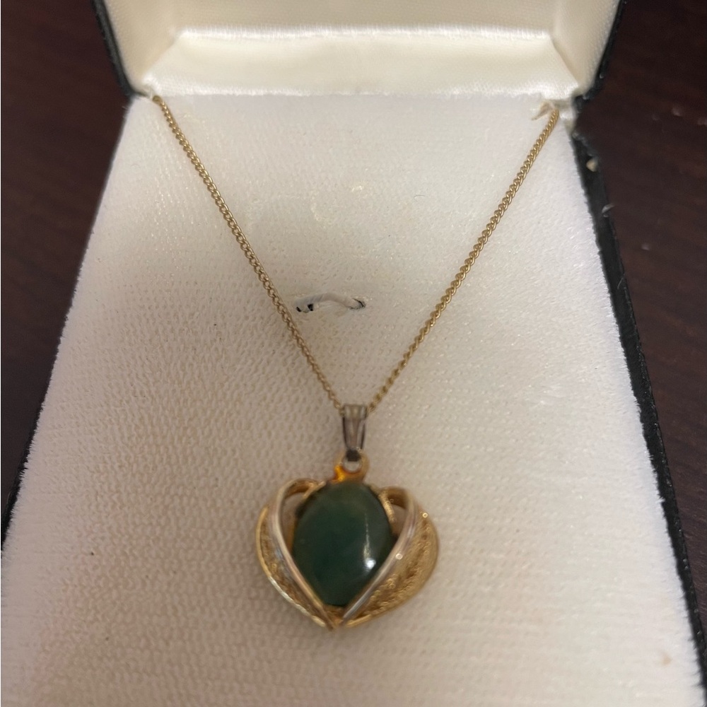 Jade Heart Necklace with Gold Chain Vintage in Nice Condition